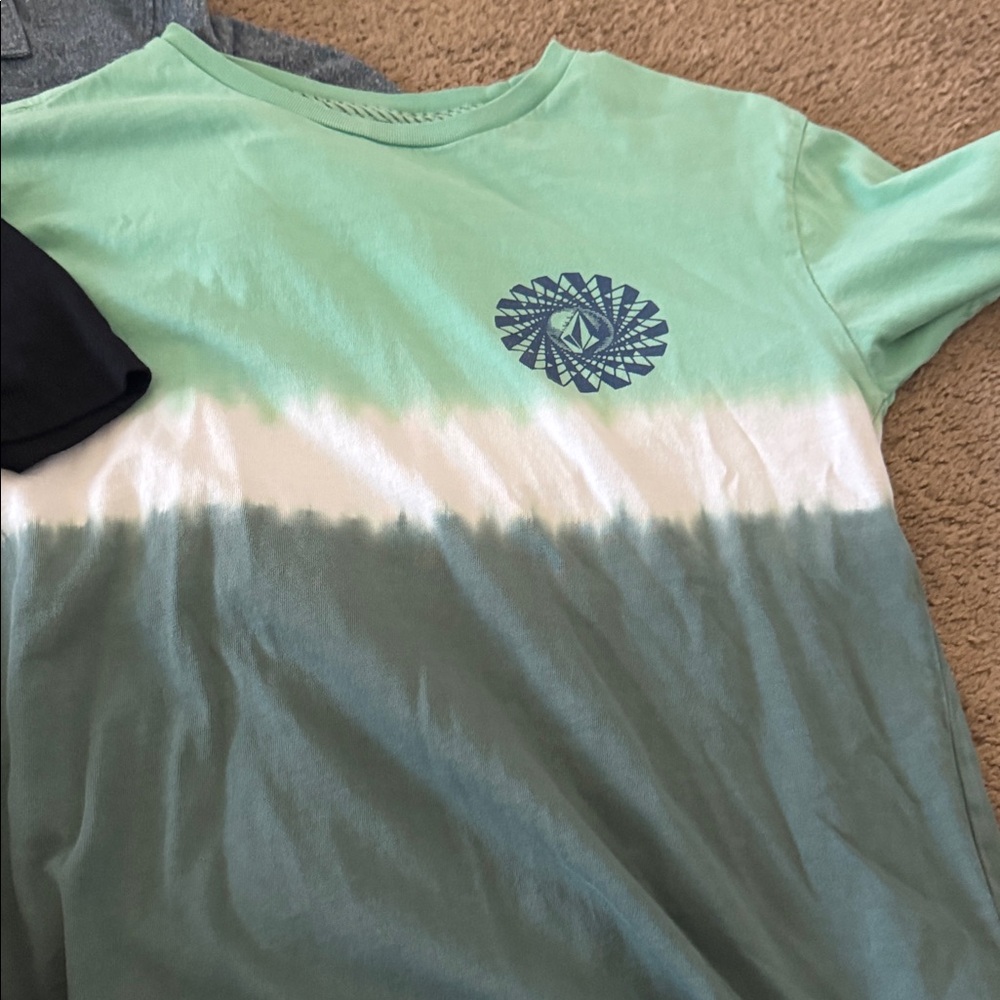 Volcom Youth T’s 8 total. M-L - Picture 5 of 10